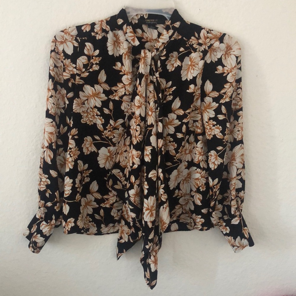 - Contemporary blouse - Picture 2 of 4